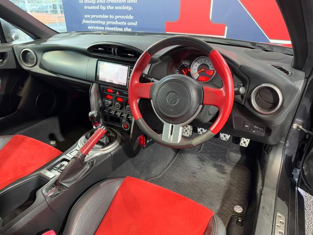 ８６ ＧＴリミテッド　ＴＯＭ’Ｓ　フロントバンパー　社外サイドステップ　ＧＲｅｄｄｙマフラー　ＷＯＲＫ　ＺＥＡＳＴ１９ｉｎＡＷ　Ｖａｌｅｎｔｉテールランプ　トランクスポイラー　ＢＬＩＴＺシフトノブ　純正ナビ（35枚目）