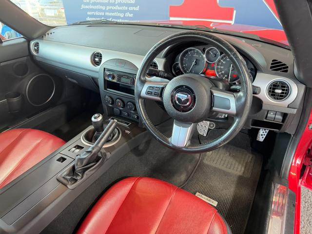 ロードスター ３ｒｄジェネレーションリミテッド　ＡｕｔｏＥｘｅカーボンエアインテーク　純正ビルシュタイン　ショック／サスペンション　純正マフラー　純正１７ｉｎＡＷ　フォグランプ　ｃａｒｒｏｚｚｅｒｉａオーディオ　シートヒーター　ＥＴＣ　キーレス（29枚目）