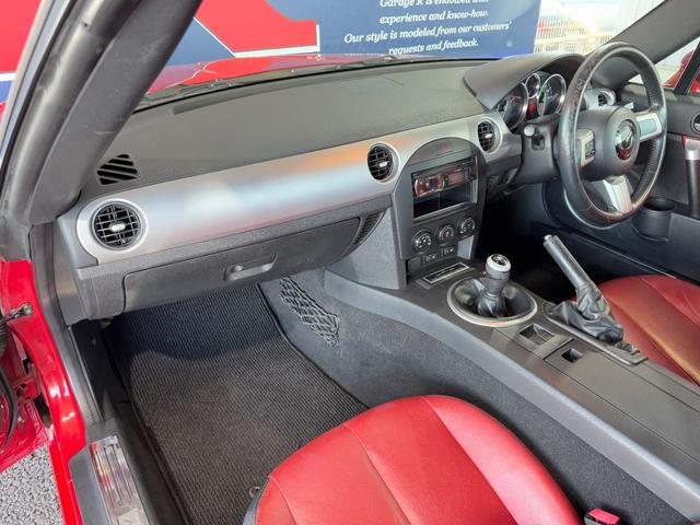 ロードスター ３ｒｄジェネレーションリミテッド　ＡｕｔｏＥｘｅカーボンエアインテーク　純正ビルシュタイン　ショック／サスペンション　純正マフラー　純正１７ｉｎＡＷ　フォグランプ　ｃａｒｒｏｚｚｅｒｉａオーディオ　シートヒーター　ＥＴＣ　キーレス（32枚目）