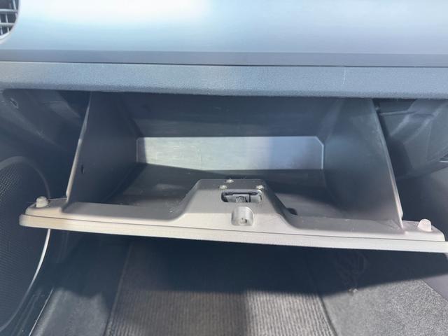 ロードスター ３ｒｄジェネレーションリミテッド　ＡｕｔｏＥｘｅカーボンエアインテーク　純正ビルシュタイン　ショック／サスペンション　純正マフラー　純正１７ｉｎＡＷ　フォグランプ　ｃａｒｒｏｚｚｅｒｉａオーディオ　シートヒーター　ＥＴＣ　キーレス（53枚目）