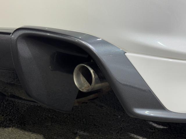 ＲＸ－８ タイプＳ　ＭＡＺＤＡＳＰＥＥＤフルエアロ（Ｆ／Ｓ／Ｒ／リアスポイラー）　ＲＥＣＡＲＯセミバケ（運転席）　ＭＯＭＯステ　純正１８ｉｎＡＷ　純正マフラー　純正オーディオ　ＢＯＳＥサウンド　レザーシート　キーレス（8枚目）