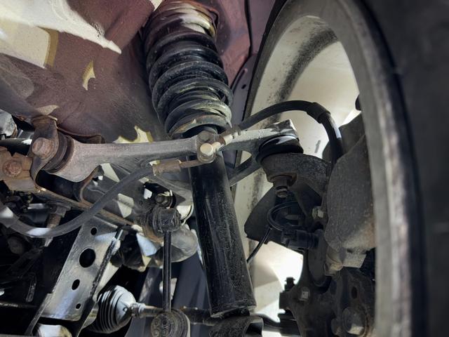 ＲＸ－８ タイプＳ　ＭＡＺＤＡＳＰＥＥＤフルエアロ（Ｆ／Ｓ／Ｒ／リアスポイラー）　ＲＥＣＡＲＯセミバケ（運転席）　ＭＯＭＯステ　純正１８ｉｎＡＷ　純正マフラー　純正オーディオ　ＢＯＳＥサウンド　レザーシート　キーレス（29枚目）