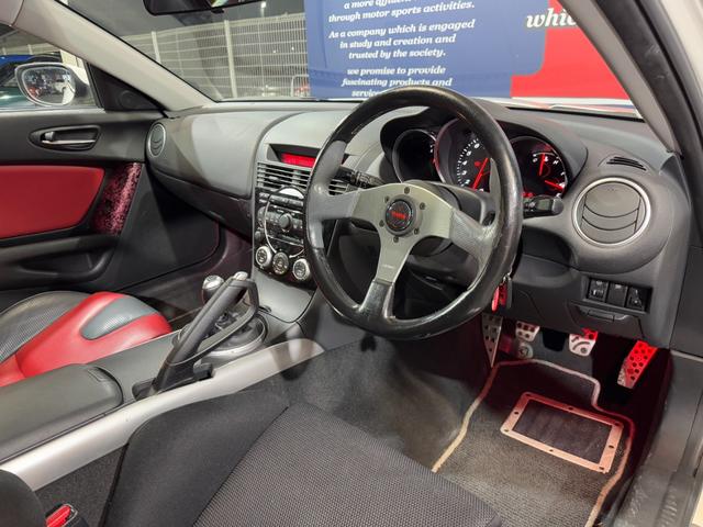 ＲＸ－８ タイプＳ　ＭＡＺＤＡＳＰＥＥＤフルエアロ（Ｆ／Ｓ／Ｒ／リアスポイラー）　ＲＥＣＡＲＯセミバケ（運転席）　ＭＯＭＯステ　純正１８ｉｎＡＷ　純正マフラー　純正オーディオ　ＢＯＳＥサウンド　レザーシート　キーレス（30枚目）