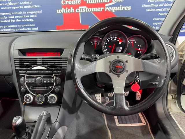 ＲＸ－８ タイプＳ　ＭＡＺＤＡＳＰＥＥＤフルエアロ（Ｆ／Ｓ／Ｒ／リアスポイラー）　ＲＥＣＡＲＯセミバケ（運転席）　ＭＯＭＯステ　純正１８ｉｎＡＷ　純正マフラー　純正オーディオ　ＢＯＳＥサウンド　レザーシート　キーレス（36枚目）