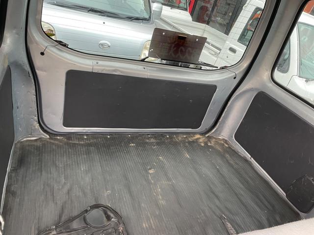サンバーバン ＶＢ　５速マニュアル　４ＷＤ　パワステ　エアバック（6枚目）
