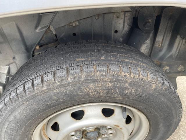 サンバーバン ＶＢ　５速マニュアル　４ＷＤ　パワステ　エアバック（8枚目）