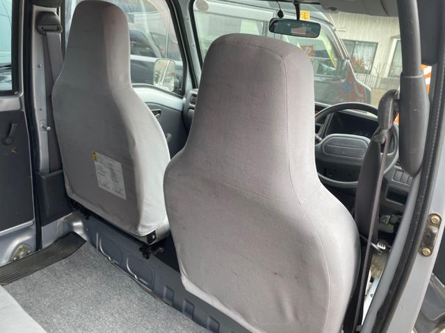 サンバーバン ＶＢ　５速マニュアル　４ＷＤ　パワステ　エアバック（14枚目）