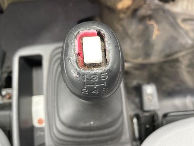 サンバーバン ＶＢ　５速マニュアル　４ＷＤ　パワステ　エアバック（17枚目）
