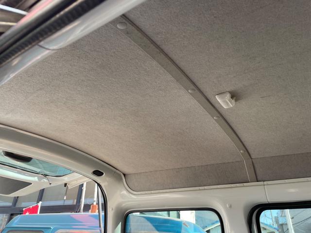 サンバーバン トランスポーター　５速マニュアル　パワステ　パワーウィンドウ　エアバック（2枚目）