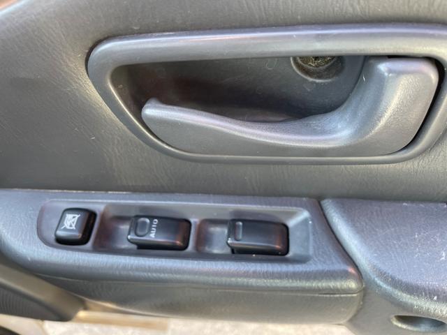 サンバーバン トランスポーター　５速マニュアル　パワステ　パワーウィンドウ　エアバック（15枚目）