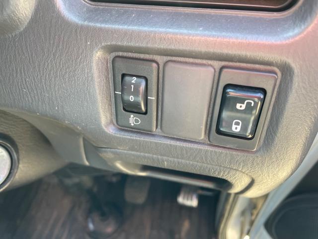 サンバーバン トランスポーター　５速マニュアル　パワステ　パワーウィンドウ　エアバック（16枚目）