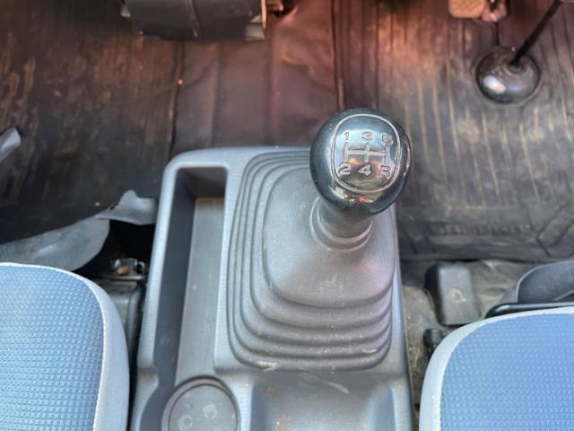 サンバーバン トランスポーター　５速マニュアル　パワステ　パワーウィンドウ　エアバック（27枚目）