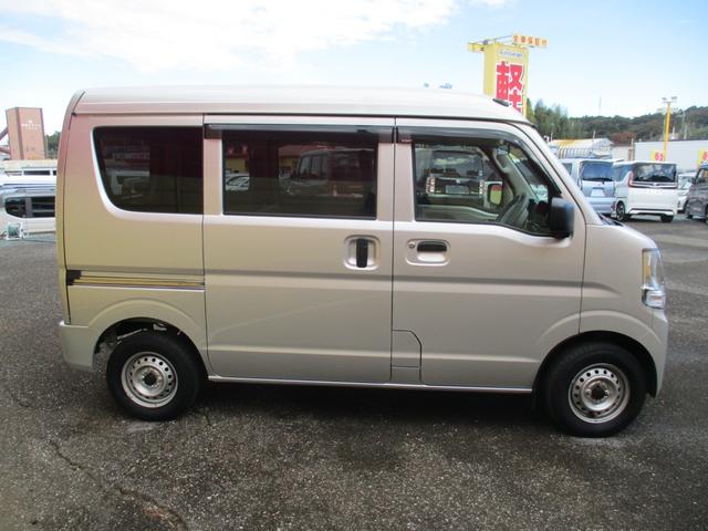 エブリイ ＰＡ　ハイルーフ　レーダーブレーキ　バイザー　クリアランスソナー　ＡＭＦＭラジオ　運助エアバッグ　オーバーヘッドコンソール　アイドリングストップ　エアコン　禁煙車（9枚目）