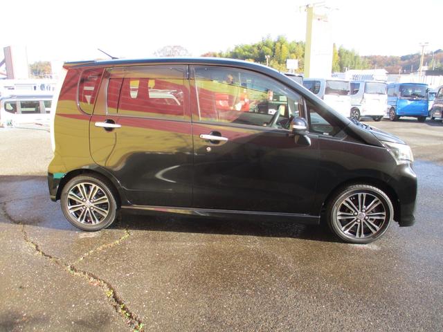 ムーヴ カスタム　Ｘ　ＶＳスマートセレクションＳＡ　スマートキー　ＣＤデッキ　木目調パネル　シートリフター　レーダーブレーキ　バイザー　チルトステアリング　オートエアコン　ＬＥＤライト　セキュリティ（11枚目）