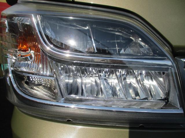 ピクシストラック スタンダード　４ＷＤ　５ＭＴ　ナビ地デジ　ＣＤ．ＤＶＤ　エアコン　バックカメラ　荷台幌付き　ＬＥＤライト　バイザー（28枚目）