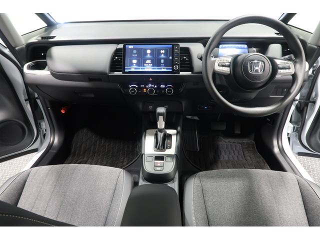 フィット ホーム　デモカー　２年保証付　運転支援　ナビ　Ｂカメラ　ＥＴＣ　衝突軽減　リアカメラ　ソナー　ＵＳＢ接続　ＡＡＣ　横滑り防止機能　サイドエアバック　オートライト　ＬＥＤライト　クルーズコントロール　スマキー（7枚目）