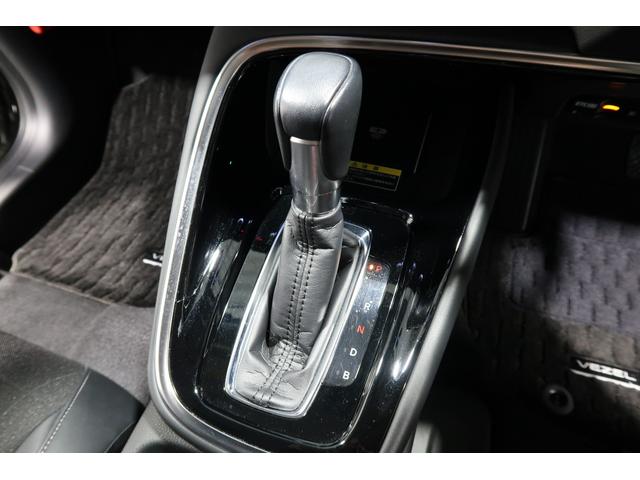 ヴェゼル ｅ：ＨＥＶＺ　認定中古車　２年保証付　ワンオーナー　ナビ　Ｂカメラ　ドラレコ　ＥＴＣ　運転支援　全周囲カメラ　ホンダコネクト　ＬＤＡ　衝突回避支援ブレーキ機能　パノラミックビューモニター　１オナ　追従　スマキ　半革（11枚目）
