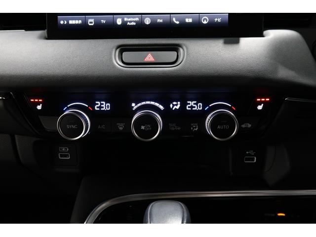 ヴェゼル ｅ：ＨＥＶＺ　認定中古車　２年保証付　ワンオーナー　ナビ　Ｂカメラ　ドラレコ　ＥＴＣ　運転支援　全周囲カメラ　ホンダコネクト　ＬＤＡ　衝突回避支援ブレーキ機能　パノラミックビューモニター　１オナ　追従　スマキ　半革（13枚目）