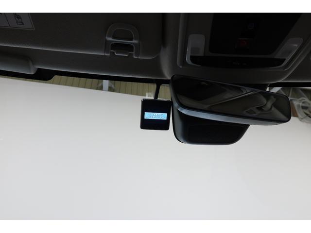 ヴェゼル ｅ：ＨＥＶＺ　認定中古車　２年保証付　ワンオーナー　ナビ　Ｂカメラ　ドラレコ　ＥＴＣ　運転支援　全周囲カメラ　ホンダコネクト　ＬＤＡ　衝突回避支援ブレーキ機能　パノラミックビューモニター　１オナ　追従　スマキ　半革（18枚目）