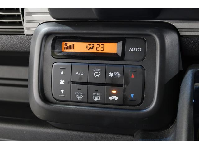 オートエアコン装備♪室内温度を設定すれば自動的に風量の調整をしてくれます♪車内をいつでも快適に保てます♪
