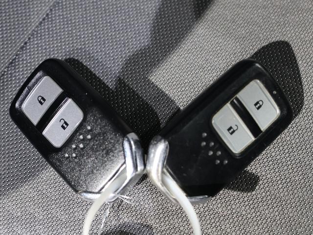 フィット e:HEVクロスター 禁煙車 運転支援機能 衝突軽減ブレーキ LEDヘッドライト スマートキー ETC 純正9インチナビ Bluetooth接続 USB端子 バックカメラ 障害物センサー VSAワンオーナー車 1オーナー(19枚目)