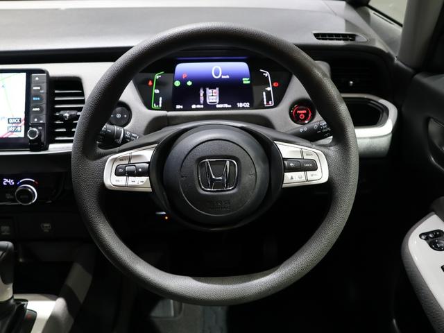 フィット e:HEVクロスター 禁煙車 運転支援機能 衝突軽減ブレーキ LEDヘッドライト スマートキー ETC 純正9インチナビ Bluetooth接続 USB端子 バックカメラ 障害物センサー VSAワンオーナー車 1オーナー(28枚目)