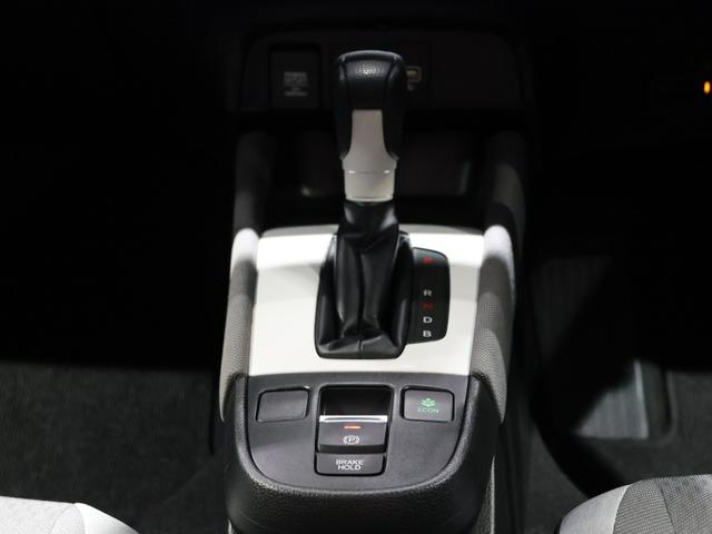 フィット e:HEVクロスター 禁煙車 運転支援機能 衝突軽減ブレーキ LEDヘッドライト スマートキー ETC 純正9インチナビ Bluetooth接続 USB端子 バックカメラ 障害物センサー VSAワンオーナー車 1オーナー(44枚目)