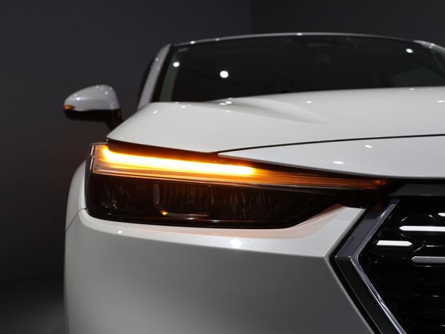 ヴェゼル ｅ：ＨＥＶＺ　禁煙車　運転支援機能　衝突軽減ブレーキ　パワーテールゲート　ＬＥＤヘッドライト　　障害物センサー　純正ナビ　バックカメラ　Ｂｌｕｅｔｏｏｔｈ接続　ミュージックラック　ＥＴＣ　先進ライト　スマキ　Ｄレコ（13枚目）