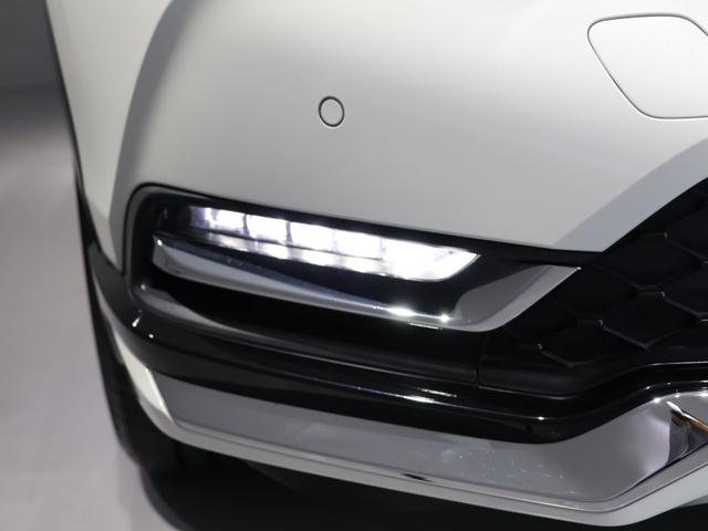 ヴェゼル ｅ：ＨＥＶＺ　禁煙車　運転支援機能　衝突軽減ブレーキ　パワーテールゲート　ＬＥＤヘッドライト　　障害物センサー　純正ナビ　バックカメラ　Ｂｌｕｅｔｏｏｔｈ接続　ミュージックラック　ＥＴＣ　先進ライト　スマキ　Ｄレコ（15枚目）