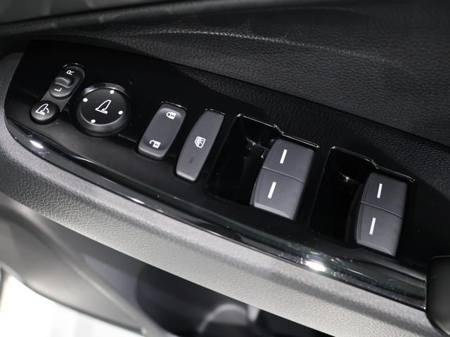 ヴェゼル ｅ：ＨＥＶＺ　禁煙車　運転支援機能　衝突軽減ブレーキ　パワーテールゲート　ＬＥＤヘッドライト　　障害物センサー　純正ナビ　バックカメラ　Ｂｌｕｅｔｏｏｔｈ接続　ミュージックラック　ＥＴＣ　先進ライト　スマキ　Ｄレコ（20枚目）