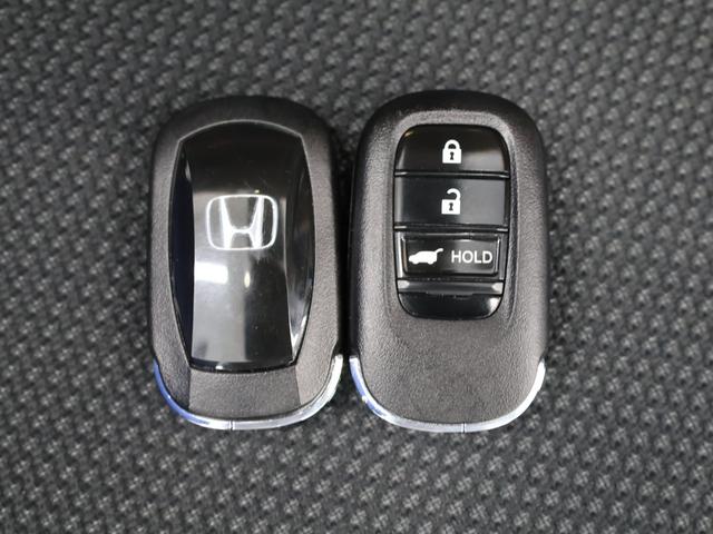 ヴェゼル ｅ：ＨＥＶＺ　禁煙車　運転支援機能　衝突軽減ブレーキ　パワーテールゲート　ＬＥＤヘッドライト　　障害物センサー　純正ナビ　バックカメラ　Ｂｌｕｅｔｏｏｔｈ接続　ミュージックラック　ＥＴＣ　先進ライト　スマキ　Ｄレコ（21枚目）