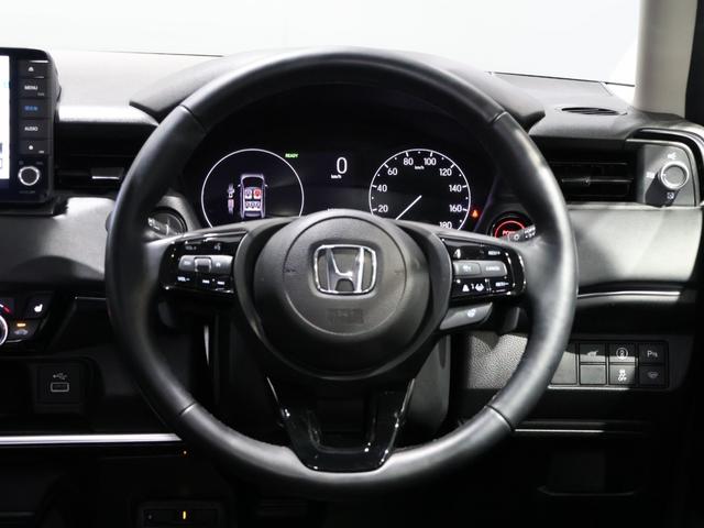 ヴェゼル ｅ：ＨＥＶＺ　禁煙車　運転支援機能　衝突軽減ブレーキ　パワーテールゲート　ＬＥＤヘッドライト　　障害物センサー　純正ナビ　バックカメラ　Ｂｌｕｅｔｏｏｔｈ接続　ミュージックラック　ＥＴＣ　先進ライト　スマキ　Ｄレコ（30枚目）