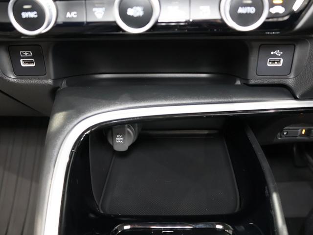 ヴェゼル ｅ：ＨＥＶＺ　禁煙車　運転支援機能　衝突軽減ブレーキ　パワーテールゲート　ＬＥＤヘッドライト　　障害物センサー　純正ナビ　バックカメラ　Ｂｌｕｅｔｏｏｔｈ接続　ミュージックラック　ＥＴＣ　先進ライト　スマキ　Ｄレコ（48枚目）