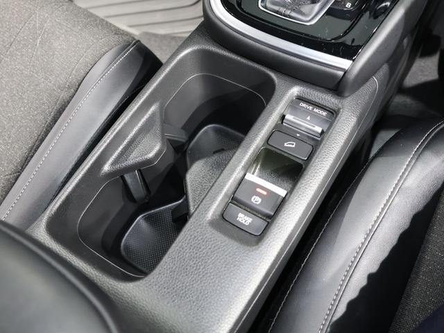 ヴェゼル ｅ：ＨＥＶＺ　禁煙車　運転支援機能　衝突軽減ブレーキ　パワーテールゲート　ＬＥＤヘッドライト　　障害物センサー　純正ナビ　バックカメラ　Ｂｌｕｅｔｏｏｔｈ接続　ミュージックラック　ＥＴＣ　先進ライト　スマキ　Ｄレコ（50枚目）