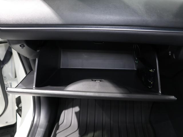 ヴェゼル ｅ：ＨＥＶＺ　禁煙車　運転支援機能　衝突軽減ブレーキ　パワーテールゲート　ＬＥＤヘッドライト　　障害物センサー　純正ナビ　バックカメラ　Ｂｌｕｅｔｏｏｔｈ接続　ミュージックラック　ＥＴＣ　先進ライト　スマキ　Ｄレコ（55枚目）