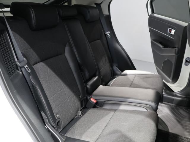 ヴェゼル ｅ：ＨＥＶＺ　禁煙車　運転支援機能　衝突軽減ブレーキ　パワーテールゲート　ＬＥＤヘッドライト　　障害物センサー　純正ナビ　バックカメラ　Ｂｌｕｅｔｏｏｔｈ接続　ミュージックラック　ＥＴＣ　先進ライト　スマキ　Ｄレコ（56枚目）