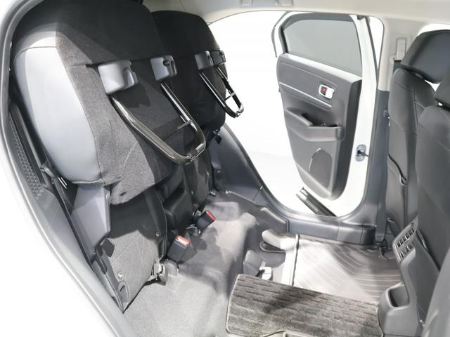 ヴェゼル ｅ：ＨＥＶＺ　禁煙車　運転支援機能　衝突軽減ブレーキ　パワーテールゲート　ＬＥＤヘッドライト　　障害物センサー　純正ナビ　バックカメラ　Ｂｌｕｅｔｏｏｔｈ接続　ミュージックラック　ＥＴＣ　先進ライト　スマキ　Ｄレコ（58枚目）