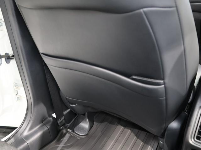 ヴェゼル ｅ：ＨＥＶＺ　禁煙車　運転支援機能　衝突軽減ブレーキ　パワーテールゲート　ＬＥＤヘッドライト　　障害物センサー　純正ナビ　バックカメラ　Ｂｌｕｅｔｏｏｔｈ接続　ミュージックラック　ＥＴＣ　先進ライト　スマキ　Ｄレコ（59枚目）