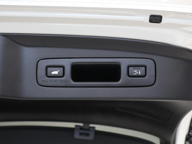 ヴェゼル ｅ：ＨＥＶＺ　禁煙車　運転支援機能　衝突軽減ブレーキ　パワーテールゲート　ＬＥＤヘッドライト　　障害物センサー　純正ナビ　バックカメラ　Ｂｌｕｅｔｏｏｔｈ接続　ミュージックラック　ＥＴＣ　先進ライト　スマキ　Ｄレコ（62枚目）