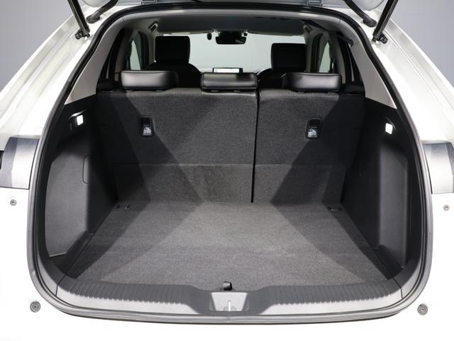 ヴェゼル ｅ：ＨＥＶＺ　禁煙車　運転支援機能　衝突軽減ブレーキ　パワーテールゲート　ＬＥＤヘッドライト　　障害物センサー　純正ナビ　バックカメラ　Ｂｌｕｅｔｏｏｔｈ接続　ミュージックラック　ＥＴＣ　先進ライト　スマキ　Ｄレコ（64枚目）