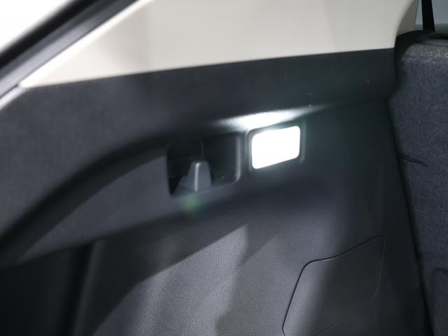 ヴェゼル ｅ：ＨＥＶＺ　禁煙車　運転支援機能　衝突軽減ブレーキ　パワーテールゲート　ＬＥＤヘッドライト　　障害物センサー　純正ナビ　バックカメラ　Ｂｌｕｅｔｏｏｔｈ接続　ミュージックラック　ＥＴＣ　先進ライト　スマキ　Ｄレコ（65枚目）