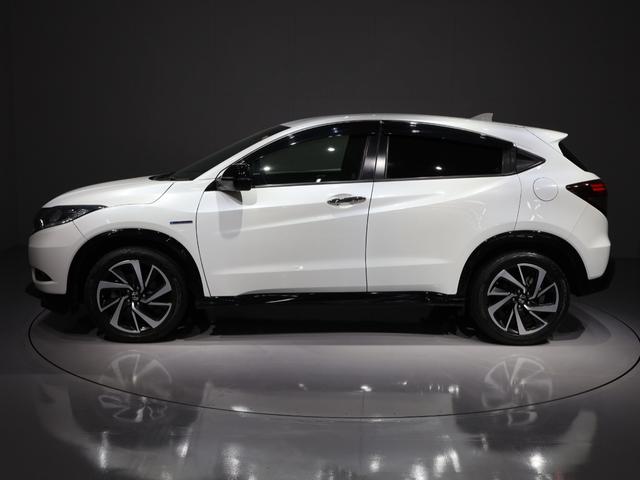 ヴェゼル ハイブリッドＲＳ・ホンダセンシング　禁煙車　運転支援機能　衝突軽減ブレーキ　ＬＥＤヘッドライト　パフォーマンスダンパー　ＥＴＣ　純正８インチナビ　バックカメラ　Ｂｌｕｅｔｏｏｔｈ接続　ドライブレコーダー　シートヒーター　サイドＳＲＳ（6枚目）