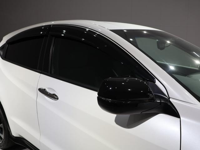ヴェゼル ハイブリッドＲＳ・ホンダセンシング　禁煙車　運転支援機能　衝突軽減ブレーキ　ＬＥＤヘッドライト　パフォーマンスダンパー　ＥＴＣ　純正８インチナビ　バックカメラ　Ｂｌｕｅｔｏｏｔｈ接続　ドライブレコーダー　シートヒーター　サイドＳＲＳ（10枚目）