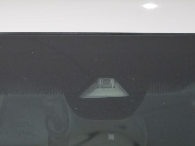 ヴェゼル ハイブリッドＲＳ・ホンダセンシング　禁煙車　運転支援機能　衝突軽減ブレーキ　ＬＥＤヘッドライト　パフォーマンスダンパー　ＥＴＣ　純正８インチナビ　バックカメラ　Ｂｌｕｅｔｏｏｔｈ接続　ドライブレコーダー　シートヒーター　サイドＳＲＳ（11枚目）