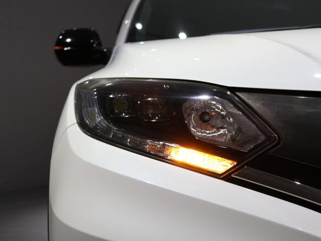 ヴェゼル ハイブリッドＲＳ・ホンダセンシング　禁煙車　運転支援機能　衝突軽減ブレーキ　ＬＥＤヘッドライト　パフォーマンスダンパー　ＥＴＣ　純正８インチナビ　バックカメラ　Ｂｌｕｅｔｏｏｔｈ接続　ドライブレコーダー　シートヒーター　サイドＳＲＳ（12枚目）