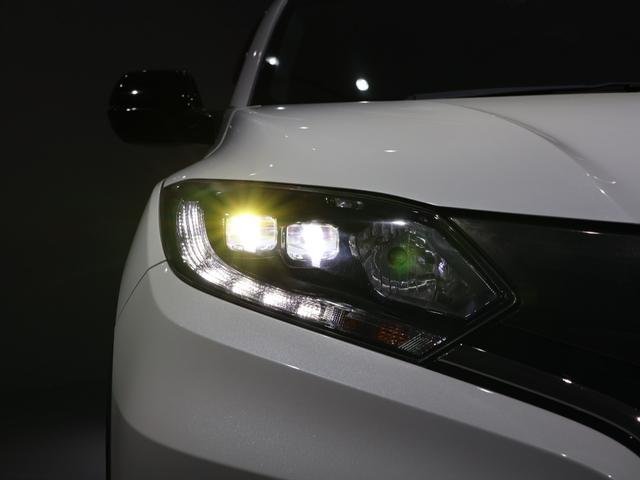 ヴェゼル ハイブリッドＲＳ・ホンダセンシング　禁煙車　運転支援機能　衝突軽減ブレーキ　ＬＥＤヘッドライト　パフォーマンスダンパー　ＥＴＣ　純正８インチナビ　バックカメラ　Ｂｌｕｅｔｏｏｔｈ接続　ドライブレコーダー　シートヒーター　サイドＳＲＳ（13枚目）