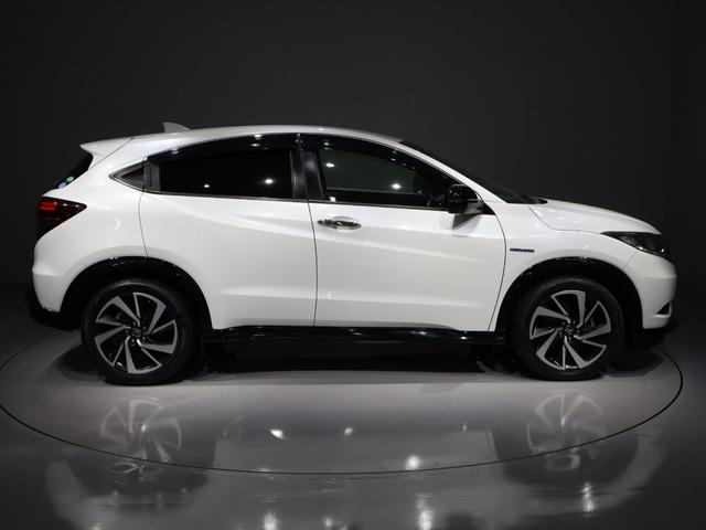 ヴェゼル ハイブリッドＲＳ・ホンダセンシング　禁煙車　運転支援機能　衝突軽減ブレーキ　ＬＥＤヘッドライト　パフォーマンスダンパー　ＥＴＣ　純正８インチナビ　バックカメラ　Ｂｌｕｅｔｏｏｔｈ接続　ドライブレコーダー　シートヒーター　サイドＳＲＳ（16枚目）