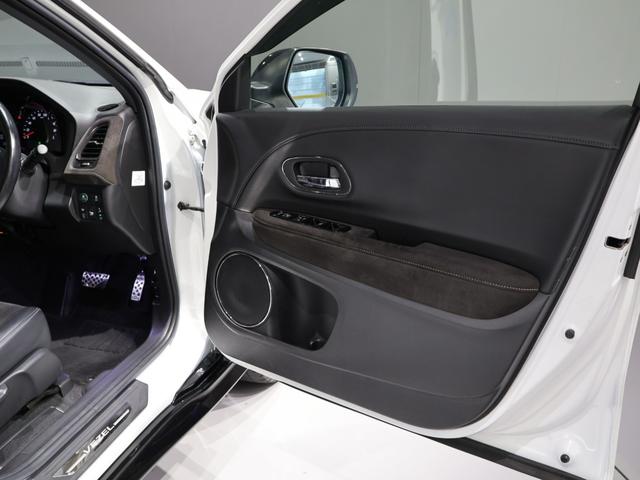 ヴェゼル ハイブリッドＲＳ・ホンダセンシング　禁煙車　運転支援機能　衝突軽減ブレーキ　ＬＥＤヘッドライト　パフォーマンスダンパー　ＥＴＣ　純正８インチナビ　バックカメラ　Ｂｌｕｅｔｏｏｔｈ接続　ドライブレコーダー　シートヒーター　サイドＳＲＳ（20枚目）