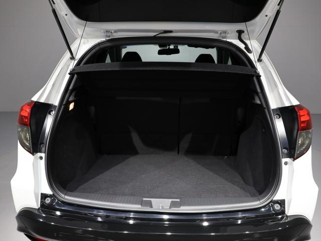 ヴェゼル ハイブリッドＲＳ・ホンダセンシング　禁煙車　運転支援機能　衝突軽減ブレーキ　ＬＥＤヘッドライト　パフォーマンスダンパー　ＥＴＣ　純正８インチナビ　バックカメラ　Ｂｌｕｅｔｏｏｔｈ接続　ドライブレコーダー　シートヒーター　サイドＳＲＳ（61枚目）