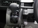 操作性の良いストレートタイプのシフト♪パーキングブレーキは電動式です!信号待ちなどの停止中、ブレーキを踏み続ける必要のないオートブレーキホールド機能もあります!疲労軽減になりますね♪